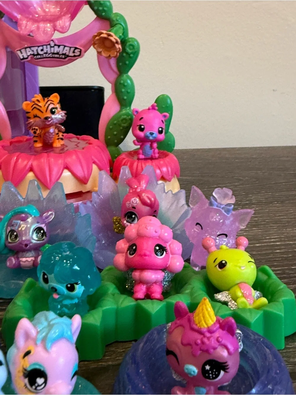 Hatchimals hug lot winter set beds spinners many animals lot